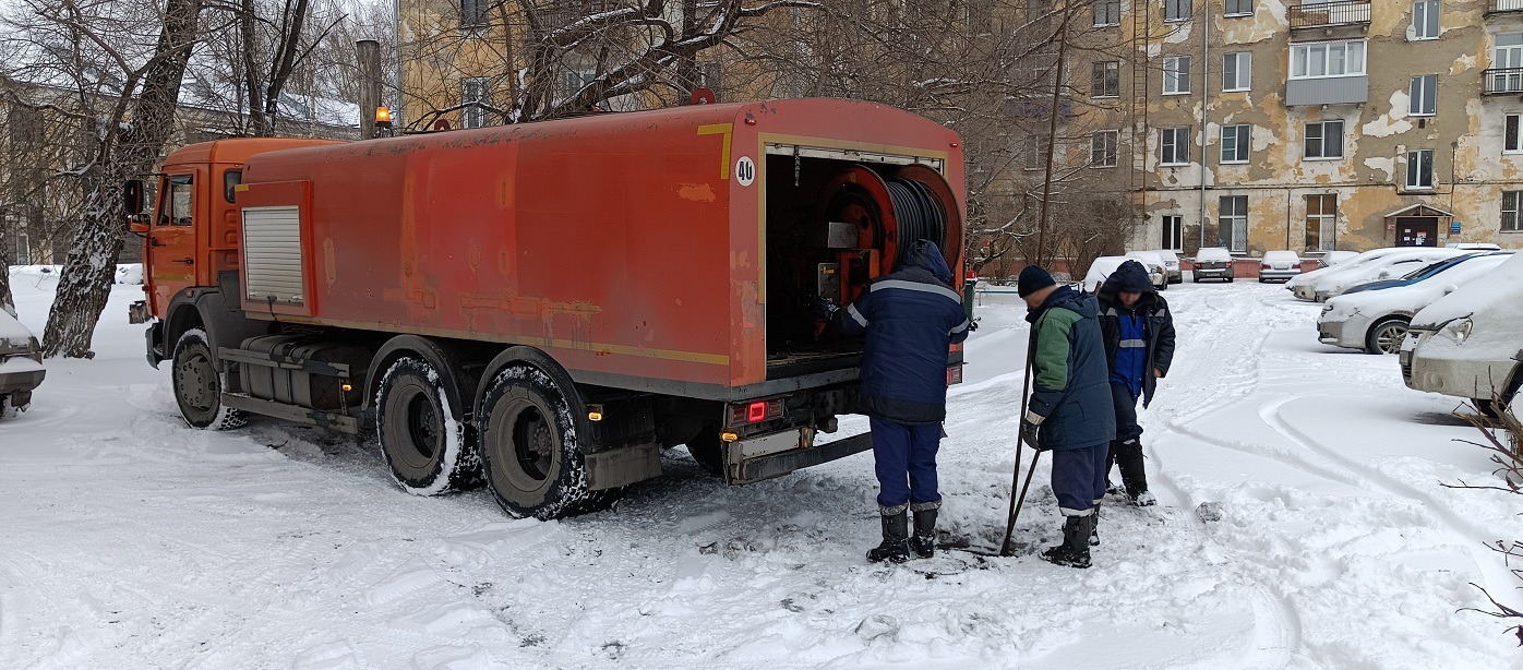 Прочистка канализации от засоров гидропромывочной машиной и специальным оборудованием в Вологде