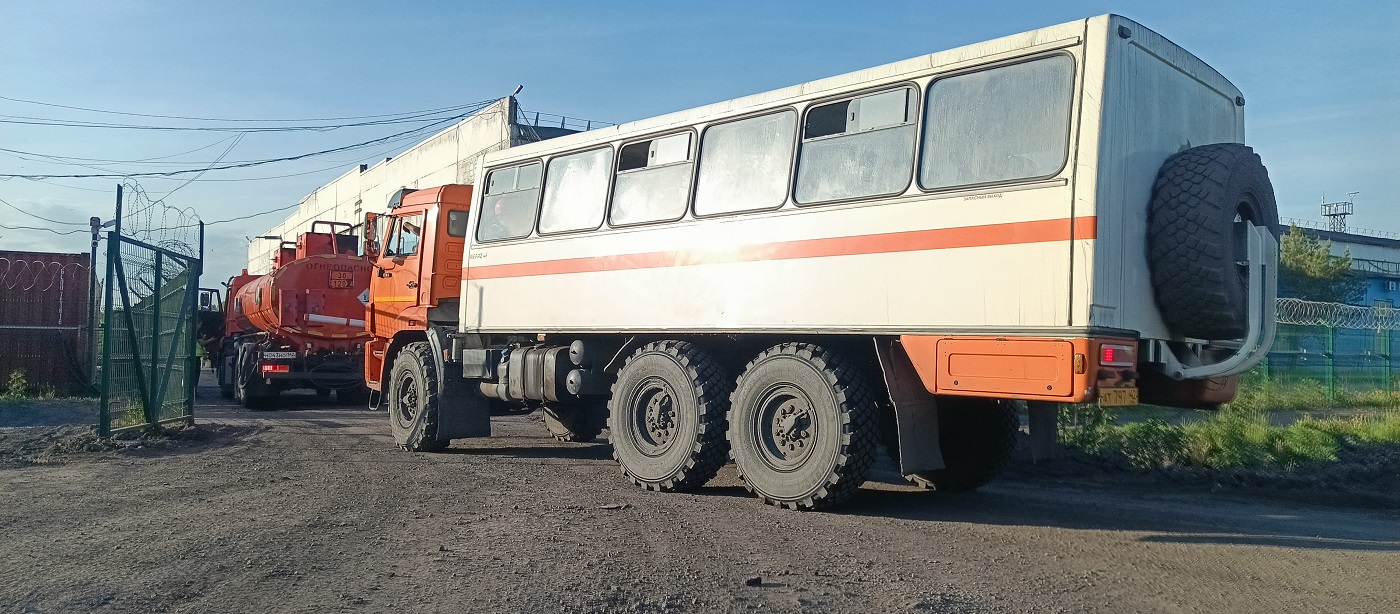 Вахтовые перевозки сотрудников автобусами и спецтехникой в Вологодской области