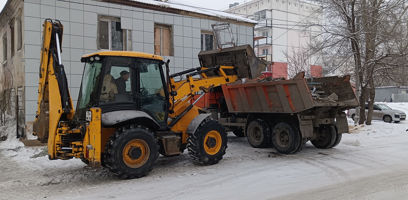 Уборка и вывоз строительного мусора, ТБО с помощью экскаватора и самосвала в Вытегре