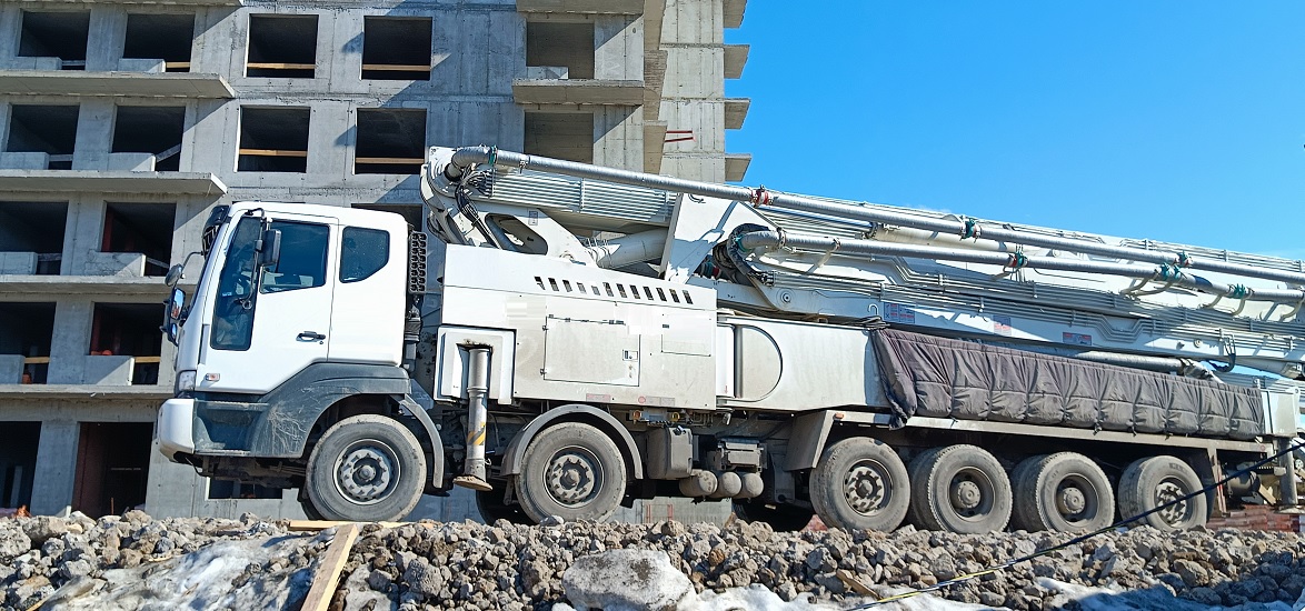 Услуги и заказ бетононасосов для заливки бетона в Череповце